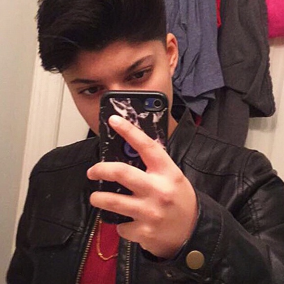 Meet your Posher, Aish - Picture 3 of 3